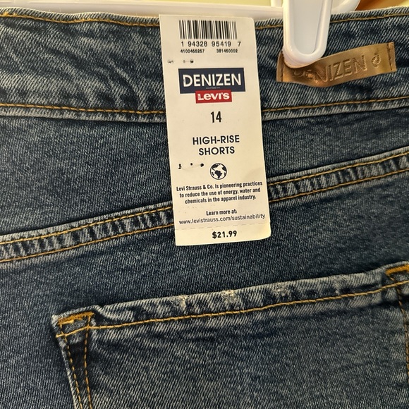 Levi's High Rise Denim Shorts NWT size 14 - Picture 3 of 3